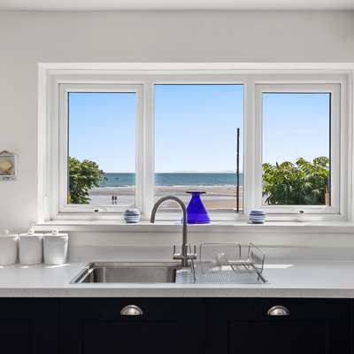 Strand Cottage - Saundersfoot property, direct beach access