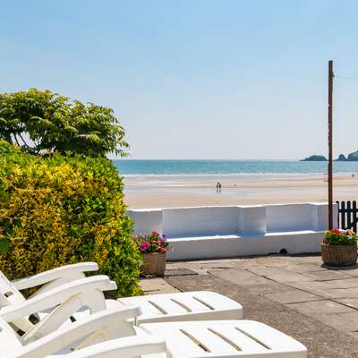 Strand Cottage - Direct Beach Access - Saundersfoot property, direct beach access