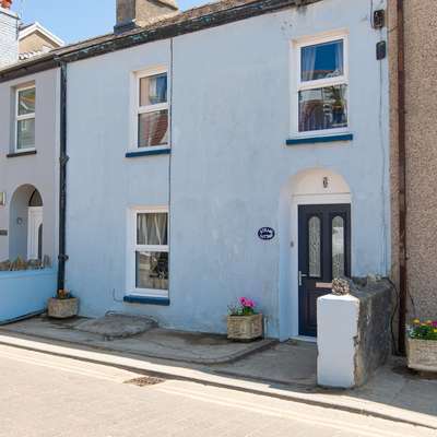Strand Cottage - Saundersfoot property, direct beach access