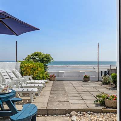 Strand Cottage - Saundersfoot property, direct beach access
