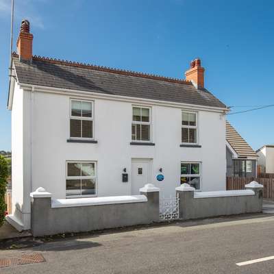 Ocean Cottage - Walk to Beach, Countryside Views
