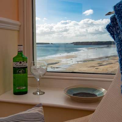 7 South Beach Court - Sea Front Apartment with Spectacular Sea Views