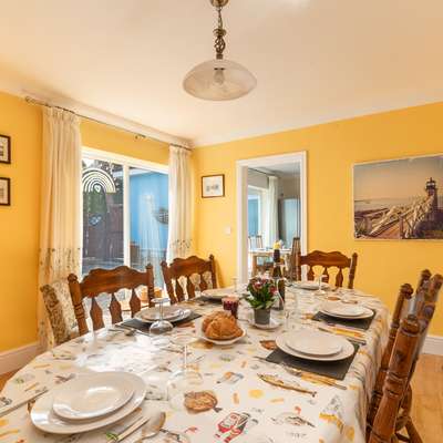 Sunningdale - Beach House, Sea Views, Parking