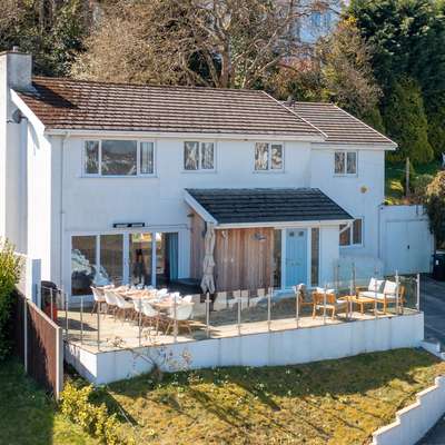 Am Byth - Spectacular Sea Views and Hot Tub - Luxury Cottage, Sea Views