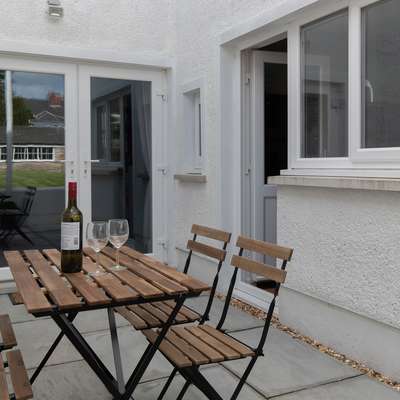 Falcon House - Charming Cottage, Central Location