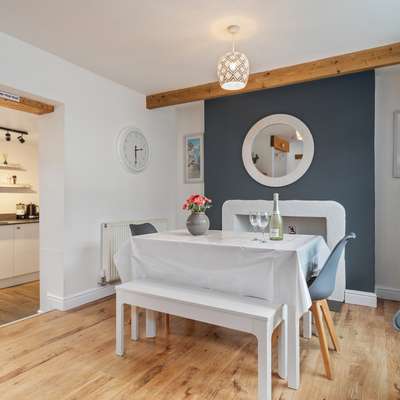 Ocean Cottage - Walk to Beach, Countryside Views