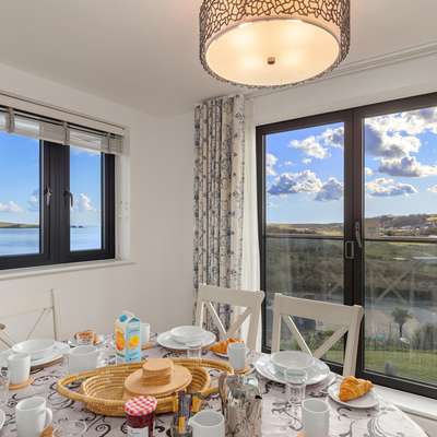 Apartment 8 Waterstone - Luxury Sea Views - Luxury Apartment, Sea Views, Pet Friendly