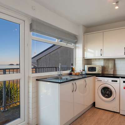 Sea View Apartment - Sea Front Apartment with Views