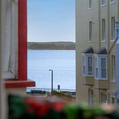 Caldey Bay Apartment - Tenby Apartment - Lovely Sea Views