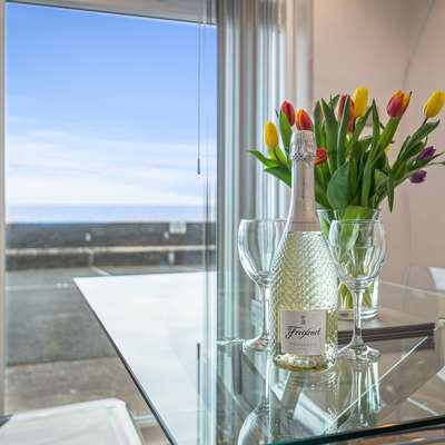 Pleasant View - Direct Beach Access, Sea Views