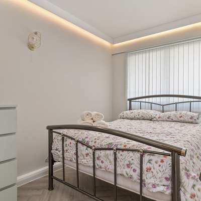 9 Strandways - Sea Views, Parking, Beach Access
