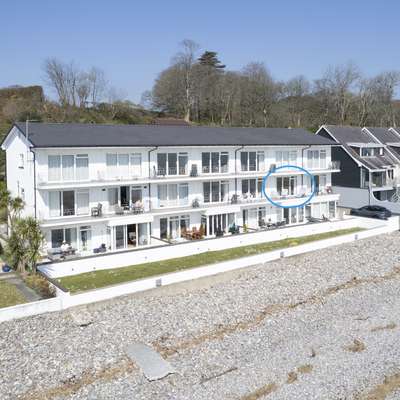 9 Strandways - Sea Views, Parking, Beach Access