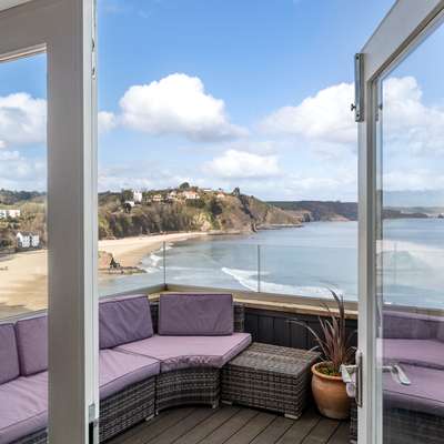 Royal Victoria Court 11 - Sea and Harbour Views - Sea View Apartment