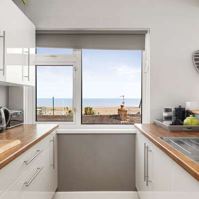 The Bay Apartment - Beautiful sea views, Central