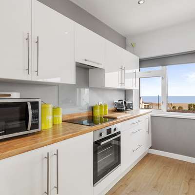 The Bay Apartment - Beautiful sea views, Central