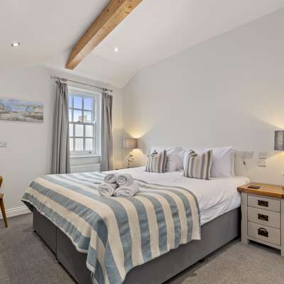 Billycan Penthouse - Tenby town, close to beaches and shops
