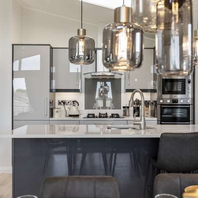 Bryn Hafod - Luxury Lodge, Hot Tub, Walk to Beach