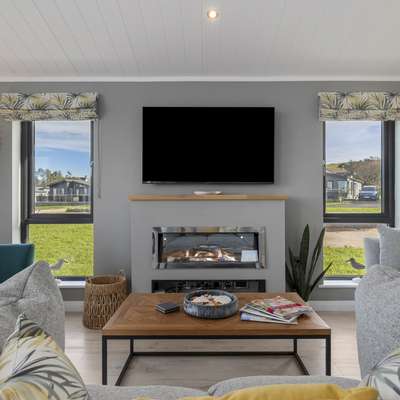 Bryn Hafod - Luxury Lodge, Hot Tub, Walk to Beach