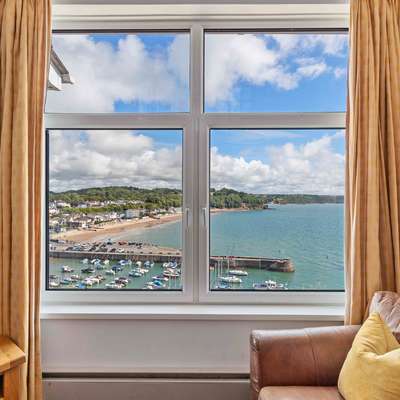 Captains View - Sea Views, Harbour Views, Terrace, Parking