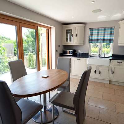 Priory Cottage - Luxury Cottage, Near to Beach - kitchen2