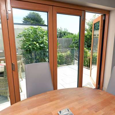 Priory Cottage - dining/outside