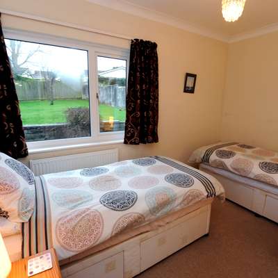 Glan Heulog - Near to Beach, Pet Friendly - twin