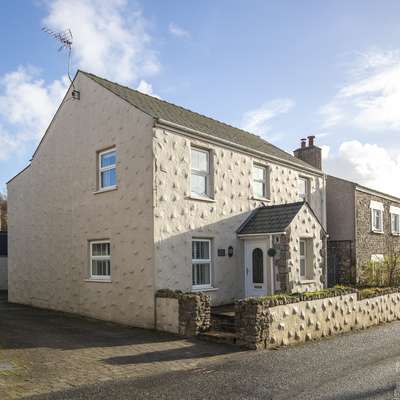 Daisy Cottage - St Florence, Parking,