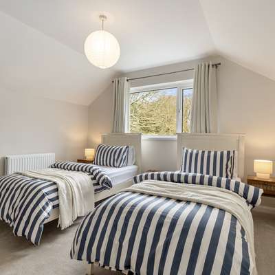 Fern Hill - Close to village and beach