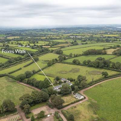 Foxes Walk - Rural Views, Rustic Charm