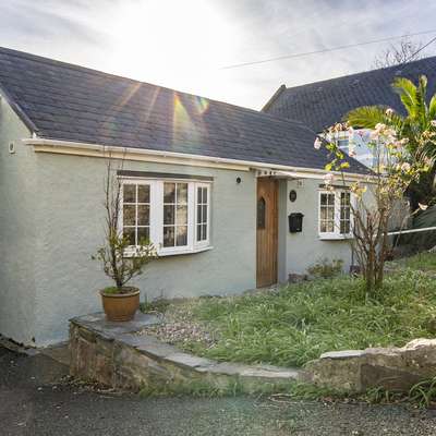 Gorse Cottage - Sea Views, Village Centre