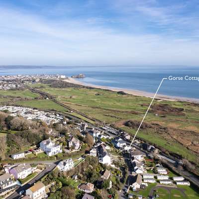 Gorse Cottage - Sea Views, Village Centre