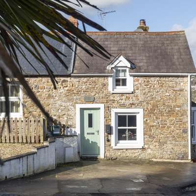 Hill Cottage - Saundersfoot, Sea Views, with Parking