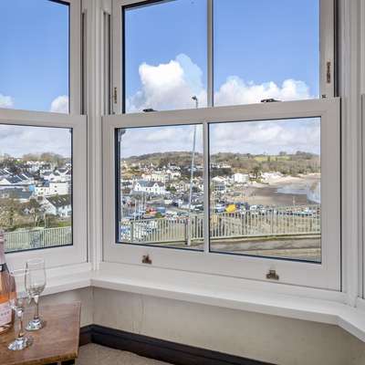 Hill Cottage - Saundersfoot, Sea Views, with Parking