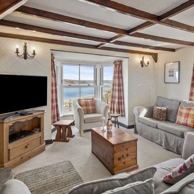 Hill Cottage - Saundersfoot, Sea Views, with Parking