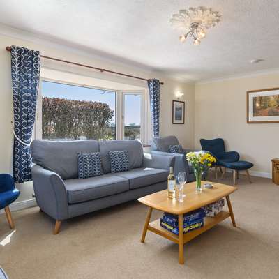 Honeyfield Lodge - Rural Views, Close to beaches