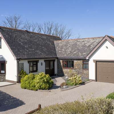 Honeyfield Lodge - Rural Views, Close to beaches
