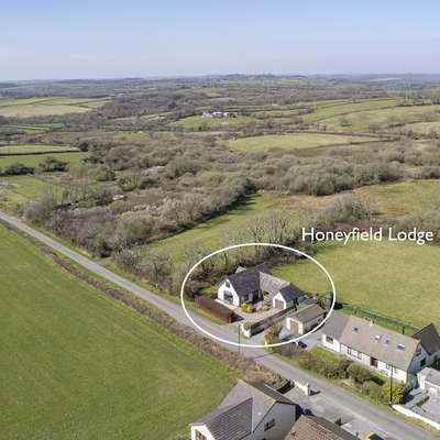 Honeyfield Lodge - Rural Views, Close to beaches