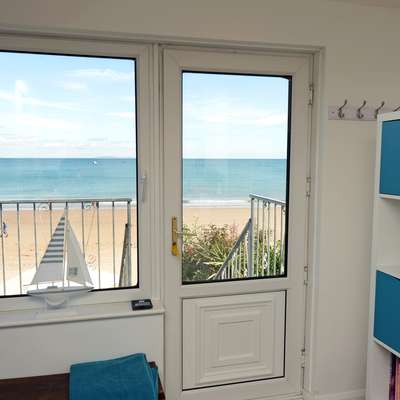 Gone to the Beach - Sea Views, Direct Beach Access - kitchen door