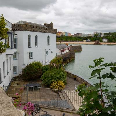 Laston Garden Apartment - Sea Views, Large Sea Front Terrace