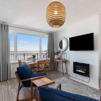 Mermaid Apartment - Sea Front Apartment with Views - Sea front apartment with views