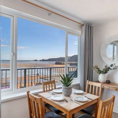 Mermaid Apartment - Sea Front Apartment with Views - Sea front apartment with views