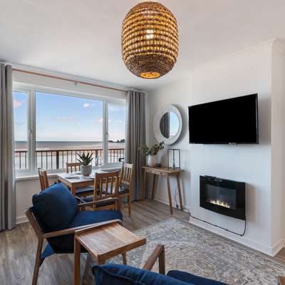 Mermaid Apartment - Sea Front Apartment with Views - Sea front apartment with views