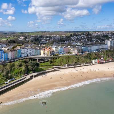 Newton's Cradle - Seafront, Close to beach and town