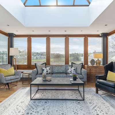 Oaktree Lodge - hot tub, sea views, luxury cottage, Log Burner