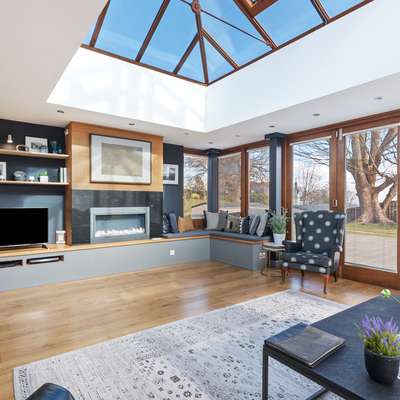 Oaktree Lodge - hot tub, sea views, luxury cottage, Log Burner