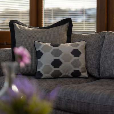 Oaktree Lodge - hot tub, sea views, luxury cottage, Log Burner