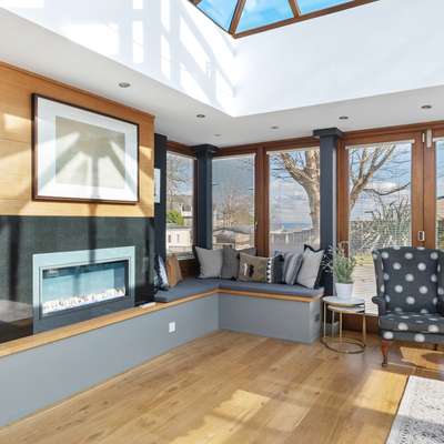 Oaktree Lodge - hot tub, sea views, luxury cottage, Log Burner