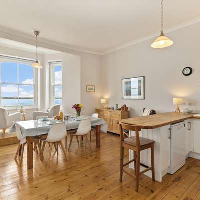 Tenby Sea View - Heart of Tenby, elevated sea views