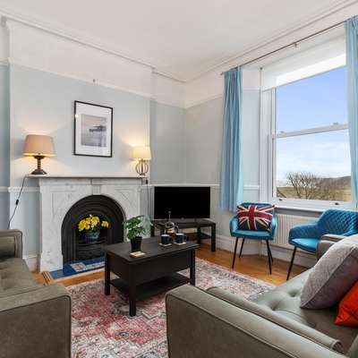 Penalun House - Short walk to beach