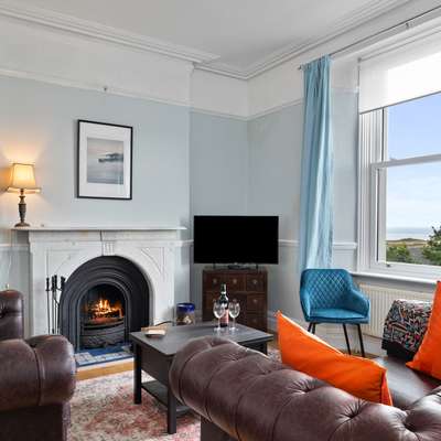 Penalun House - Beautiful Sea Views - Short walk to beach